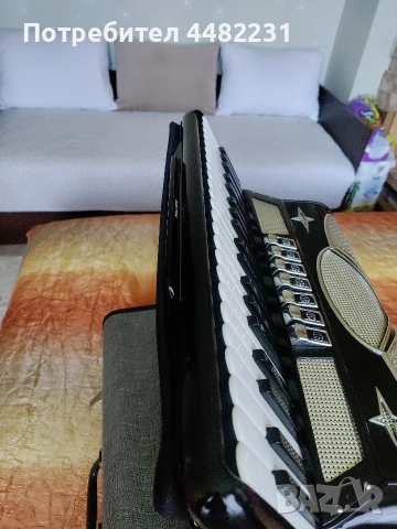 Продавам Италиански акордеон vSOPRANI RECANATI 120баса черен с куфар , снимка 4 - Акордеони - 53121448