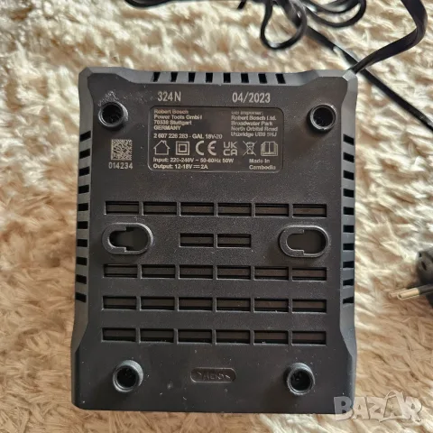 Зарядно Bosch pro оригинал, снимка 2 - Винтоверти - 56455888