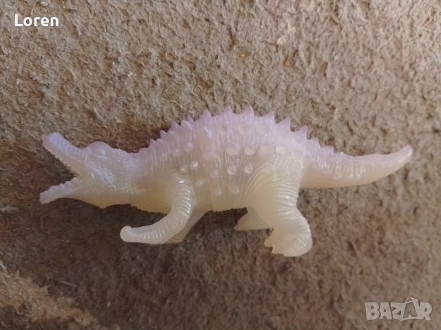 Играчка динозавър 