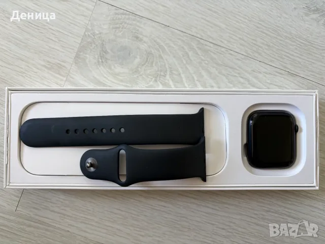 Apple Watch SE (2nd Gen) 44mm Midnight Aluminum на 90% батерия, снимка 2 - Смарт часовници - 55846568