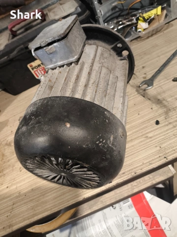 Трифазен Български Електродвигател 2.2 кв Фланцов 2870 об/м