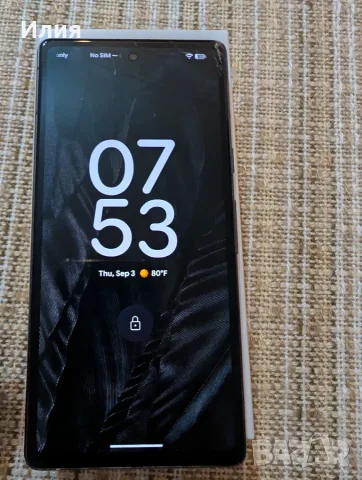 телефон Google Pixel 7a, със счупен, но работещ дисплей