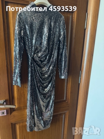 Блестяща рокля в сребрист цвят