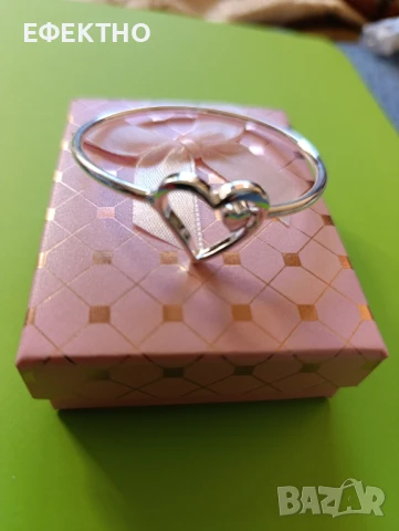 Нова, масивна сребърна гривна.Твърда, със сърце ❤️ , 🌷 в подаръчна кутия.