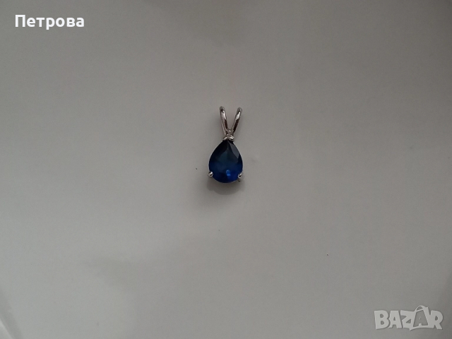 Сребърна висулка със син камък 
