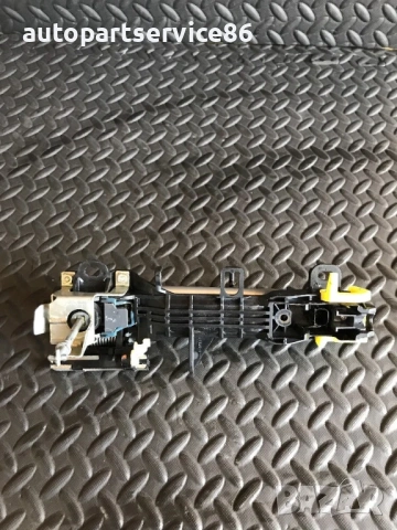 Външна дръжка предна дясна врата сребриста за Toyota Avensis (2009-2013) , снимка 2 - Части - 54219177