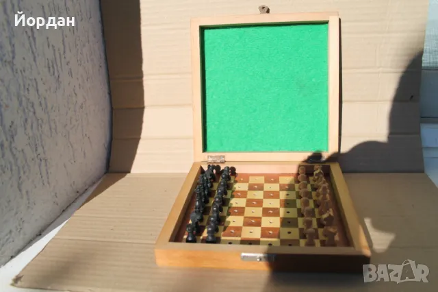 Дървен шах миниатюра