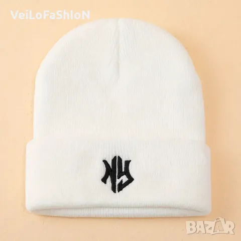 Нова зимна шапка с логото NEW YORK в бял или черен цвят , снимка 6 - Шапки - 47838490