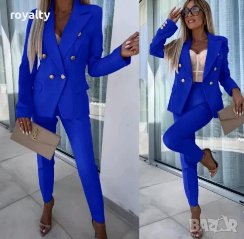 Тъмно син елегантен костюм