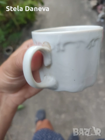 Бели порцеланови чашки с лек дефект, снимка 3 - Сервизи - 51627940