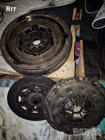 Продавам демпферен маховик със съединител пежо ситроен 2000 hdi 136кс