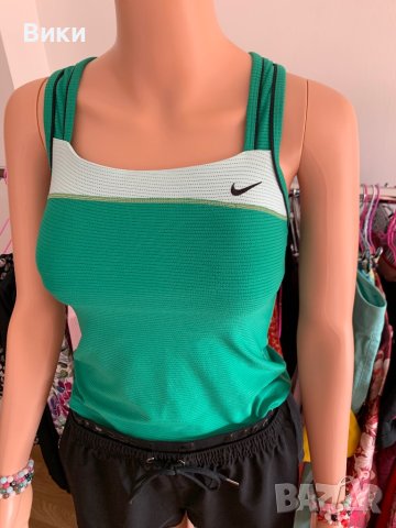Nike потник топ в размер XS, снимка 6 - Потници - 40745088