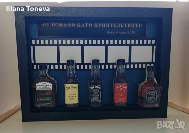 Ръчно изработена LED рамка с мини бутилки Jack Daniel’s, снимка 3 - Колекции - 53356543