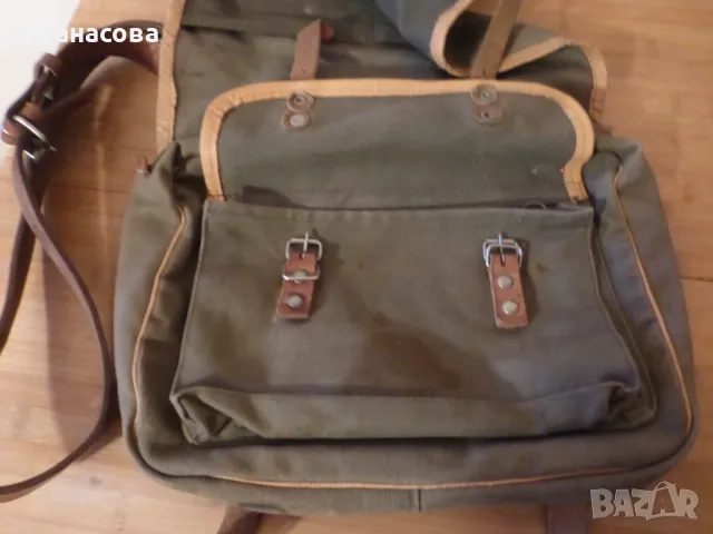 Туристическа брезентова чанта раница с кожена презрамка и каишки 1970 г, снимка 5 - Спортна екипировка - 48894796