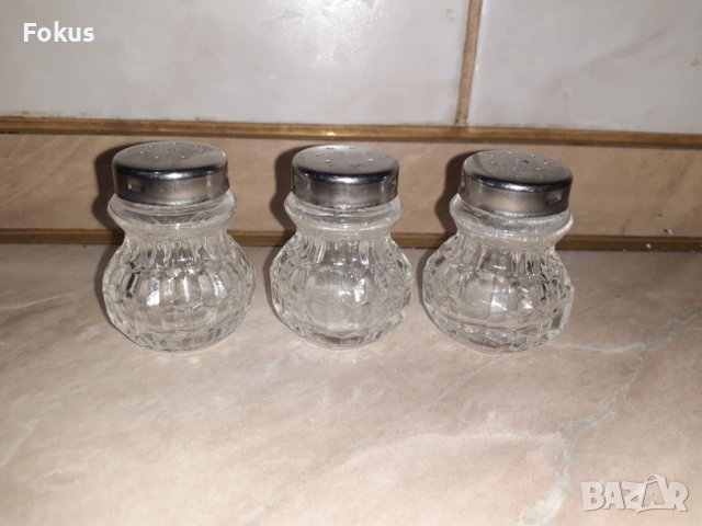 Комплект малки стъклени солнички 3 бр., снимка 1 - Антикварни и старинни предмети - 44148926