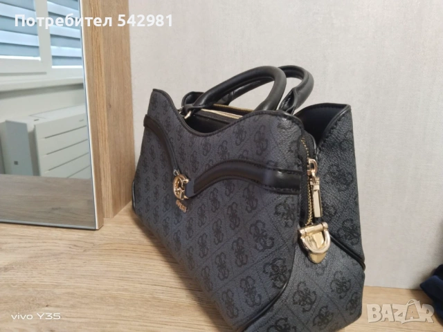 Дамска чанта Guess, снимка 3 - Чанти - 53943428