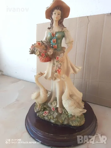Статуетка, фигурка- жената с рози, снимка 5 - Статуетки - 56064350