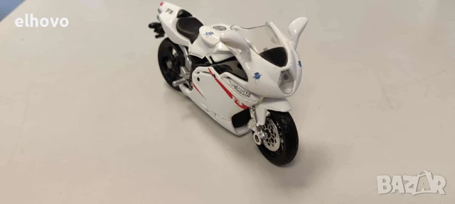 Мотор MV Agusta F4  Burago - Мащаб 1:18, снимка 2 - Колекции - 50765373