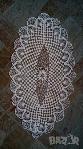 Красиви и стилни плетива на една кука- за легло, маса, салфетки, тишлайфери и милиьота., снимка 12 - Декорация за дома - 35201575