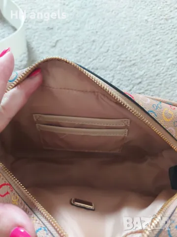 Guess шарена чанта , снимка 4 - Чанти - 49418295