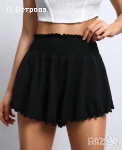 черни къси панталонки с къдрички