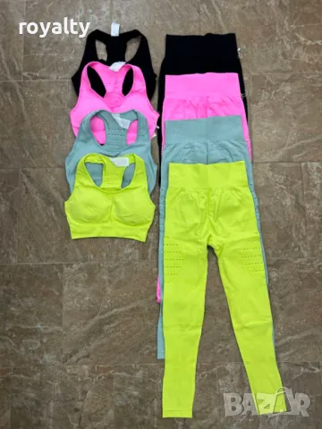 Дамски фитнес комплект Различни цветове 