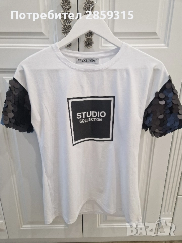 Спортно-елегантна дамска тениска - бяла с черна щампа и пайети, размер S