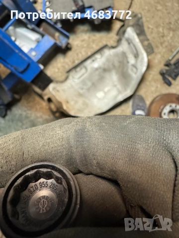 Комплект гайки с капачки за тях за монтаж на чистачките на Ваг Груп Vag Grup само за 20лв. 8Z0955205, снимка 3 - Части - 52809005