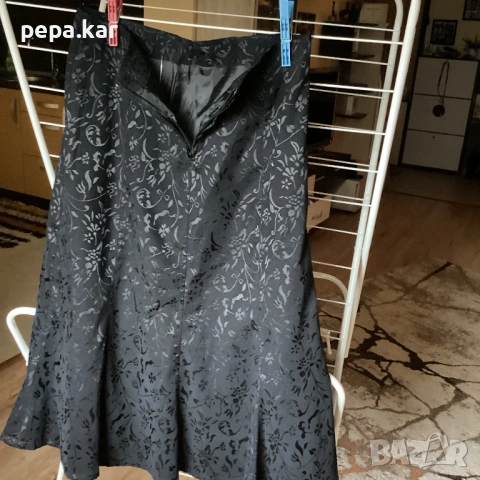 Черна пола  релефен сатен M разчер. Костюм, снимка 2 - Поли - 54004242