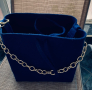 Чанта цвят ултрамарин със златен синджир, снимка 9