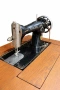 Винтидж шевна машина Singer с дървена маса и крачен механизъм, снимка 5