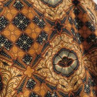 бутикова мъжка  риза с ефектни шарки и  златисти орнаменти-  Batik Keris.- красота която спира дъха , снимка 7 - Ризи - 30304832