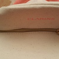 Чисто нова с етикет малка чантичка от Англия на фирмата Clarins , снимка 2 - Чанти - 31050190