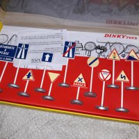 Dinky Toys Penneaux De Signalisation Routiere., снимка 2 - Колекции - 36988351