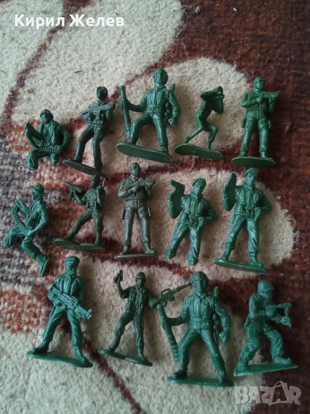 Войници пластмасови 12 броя 25246, снимка 1
