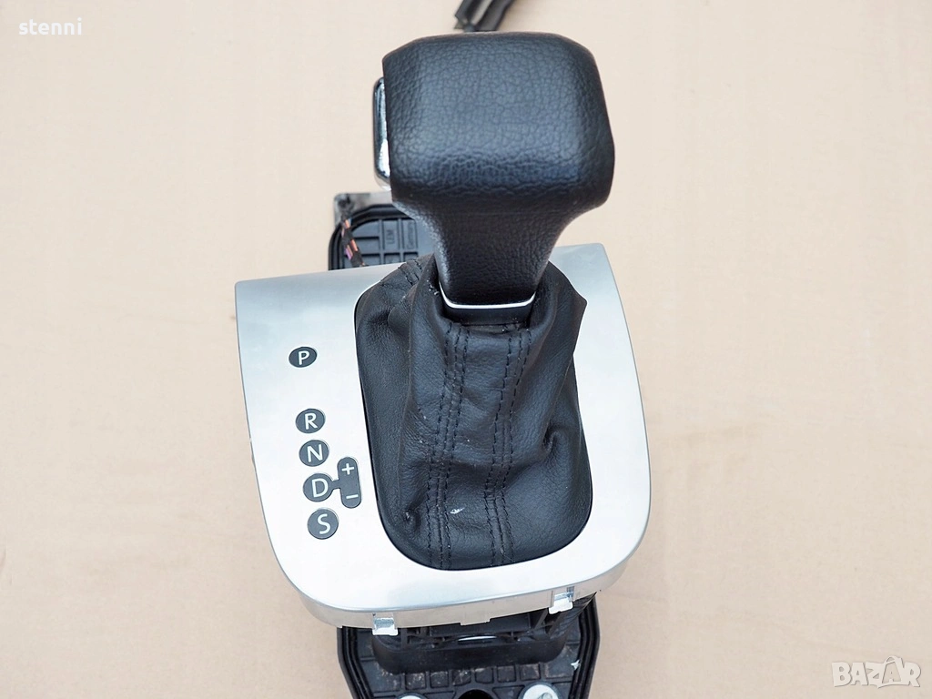 ТЪРСЯ селектор/лост за скорости за автоматична кутия 1К1 713 025К , снимка 1