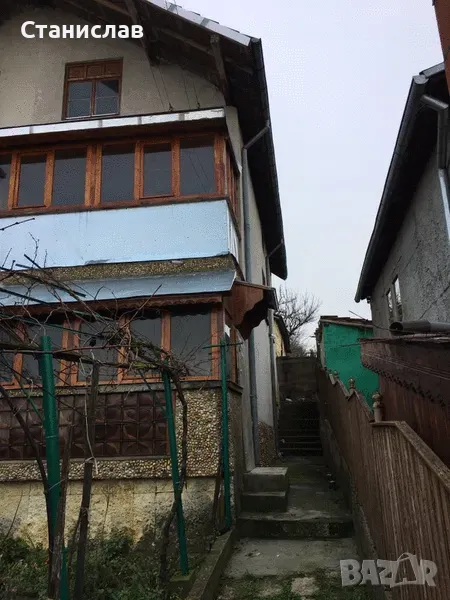 Продавам или заменям за апартамент в Силистра три етажна къща в Татарица (Айдемир), снимка 1