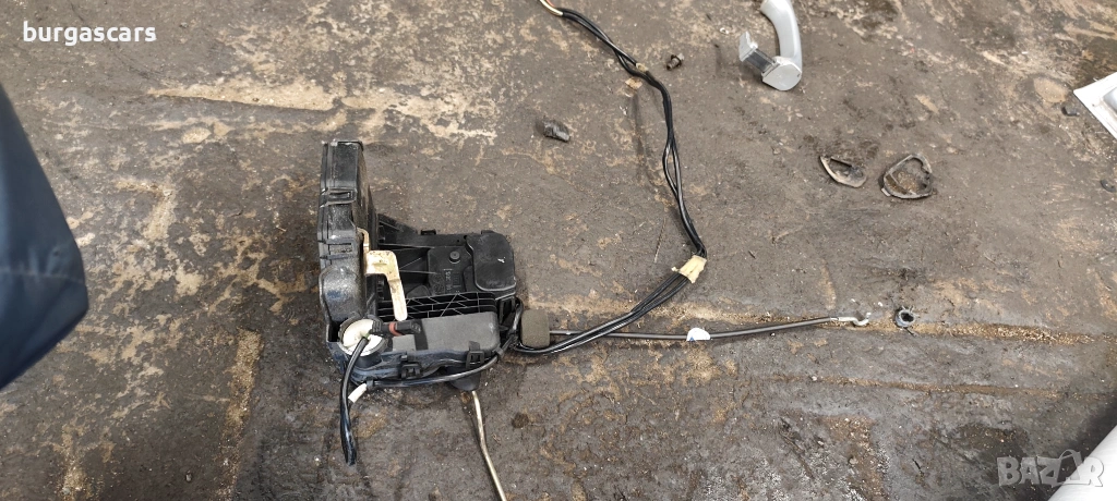 Брава предна лява врата Mercedes E220 W211, снимка 1