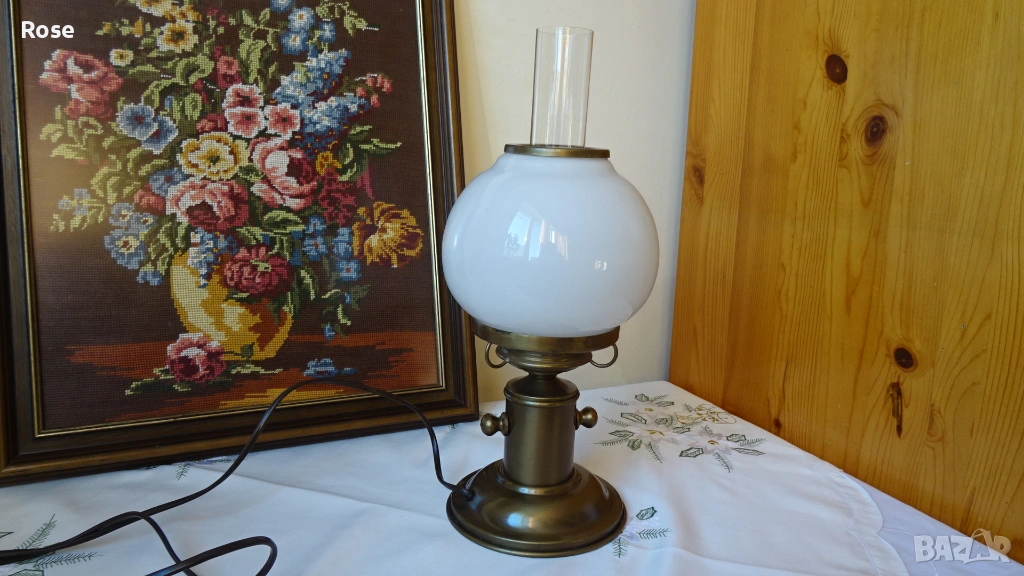 Винтидж настолна,  месингова лампа със стъклен аплик и шише в Рустик стил, снимка 1