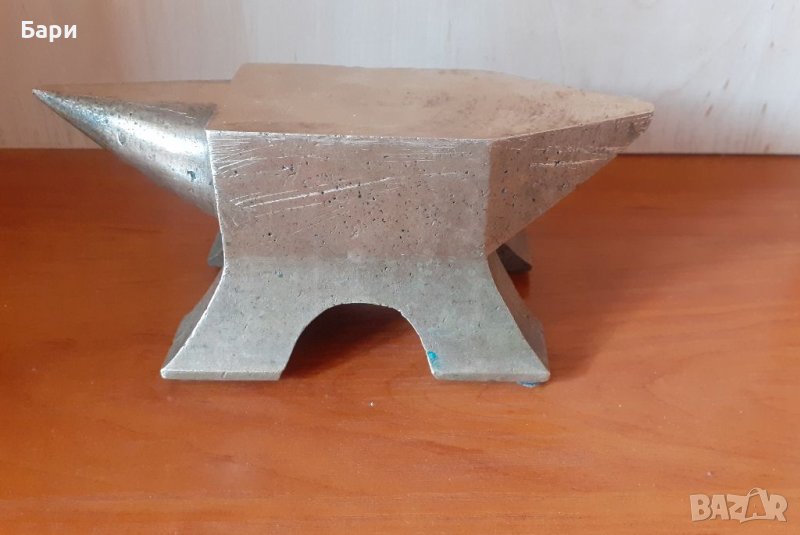 Стара бронзова бижутерска наковалня , снимка 1