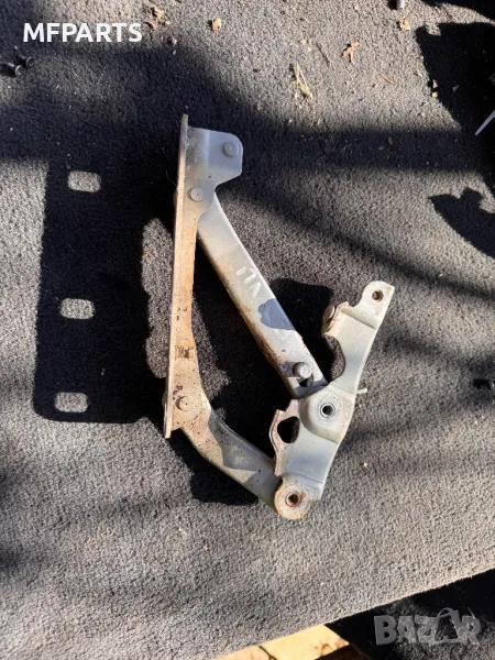 Предна лява панта за преден капак за Mercedes E class 211 , снимка 1