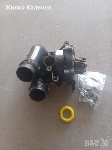 Водна помпа Audi A4, снимка 1