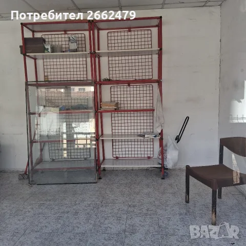 Продавам стелажи за книжарница. 