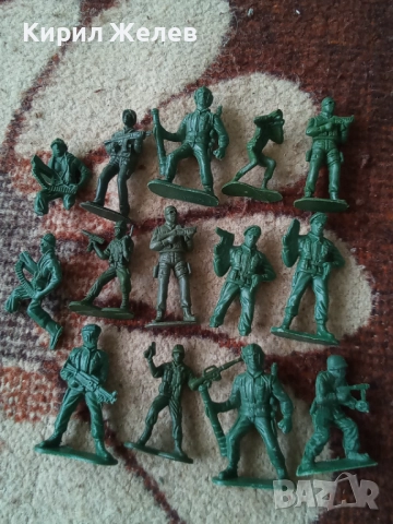 Войници пластмасови 12 броя 25246
