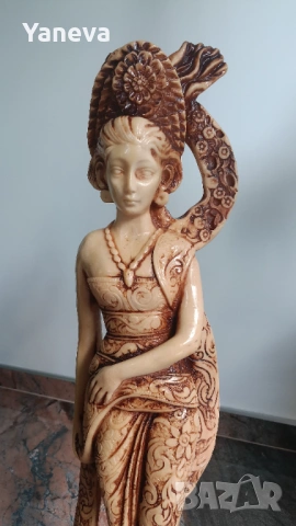 Статуетка от остров Бали на танцьорка в традиционни одежди. , снимка 6 - Статуетки - 53989710