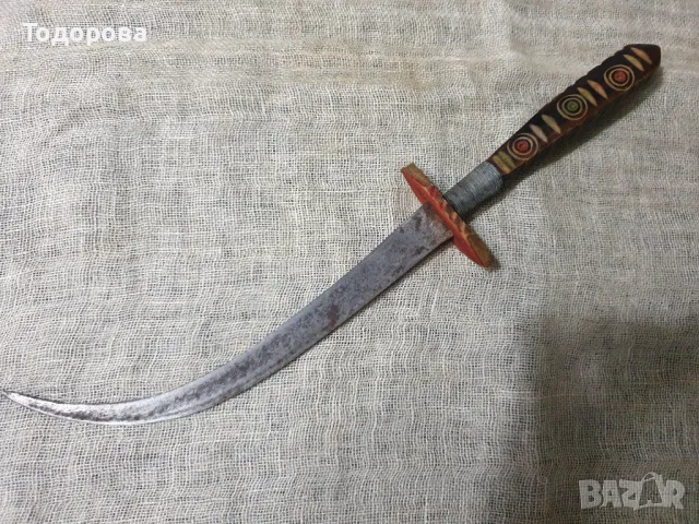 Старинен ритуален кинжал.Дръжка от екзотична дървесина и извито острие с орнаменти, снимка 4 - Антикварни и старинни предмети - 48179021