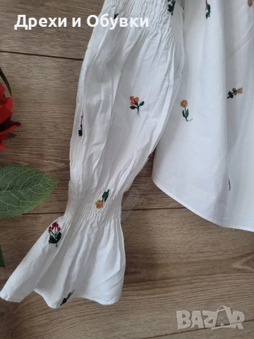 Бяла блуза с бродирани цветя ZARA , снимка 2 - Ризи - 52627956