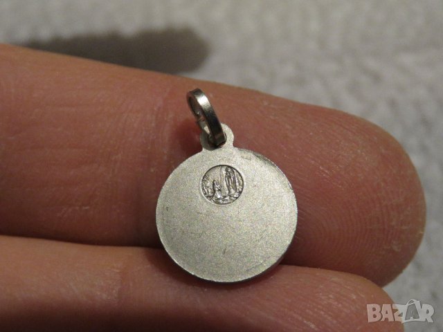 Малък Старинен медальон молещата се мадона ., снимка 3 - Антикварни и старинни предмети - 29873632