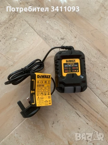 Зарядно Dewalt DCB1102