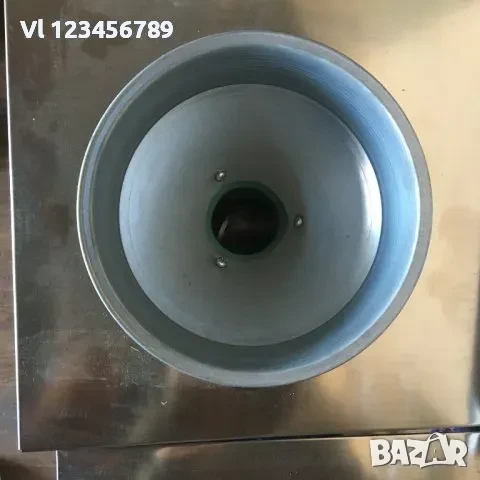 Чугунена електрическа месомелачка №32 метална фуния + плот, снимка 4 - Месомелачки - 50791388